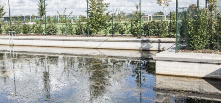 Waterkering bij sportcomplex De Zilk in Noordwijkerhout met Bosch Beton keerwanden