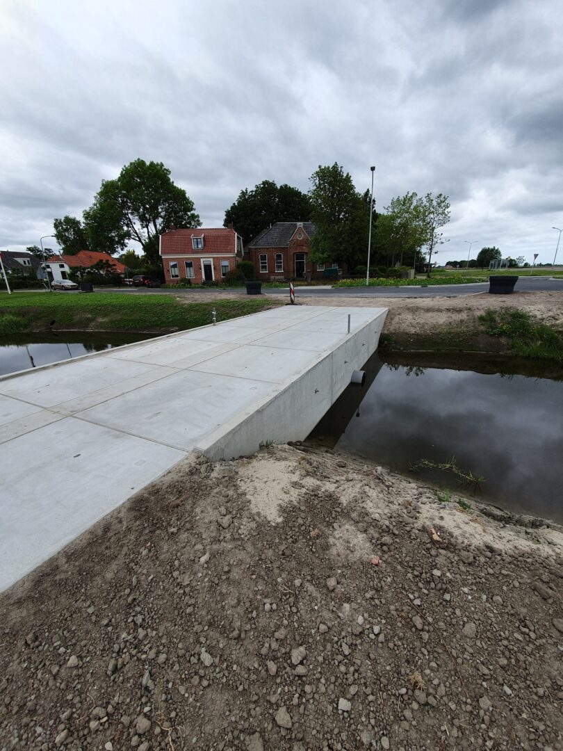 Bosch Beton - Keerwanden inrit maken bij sloot aan N360