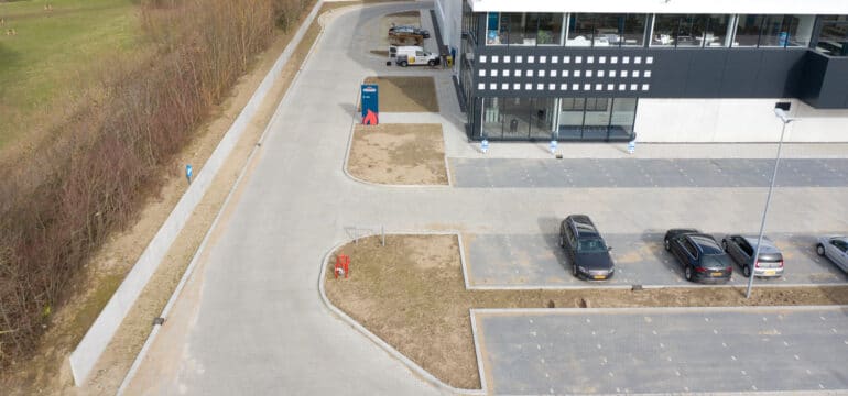 Bosch Beton - Terreinafscheiding bij BBQ-fabrikant Napoleon Grills in Tiel (NL)