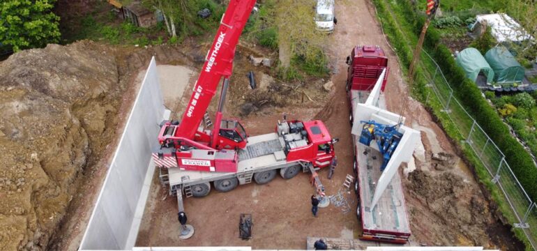 Bosch Beton - Keerwanden voor niveauverschil tussen tuin en straat in Zonnebeke, België