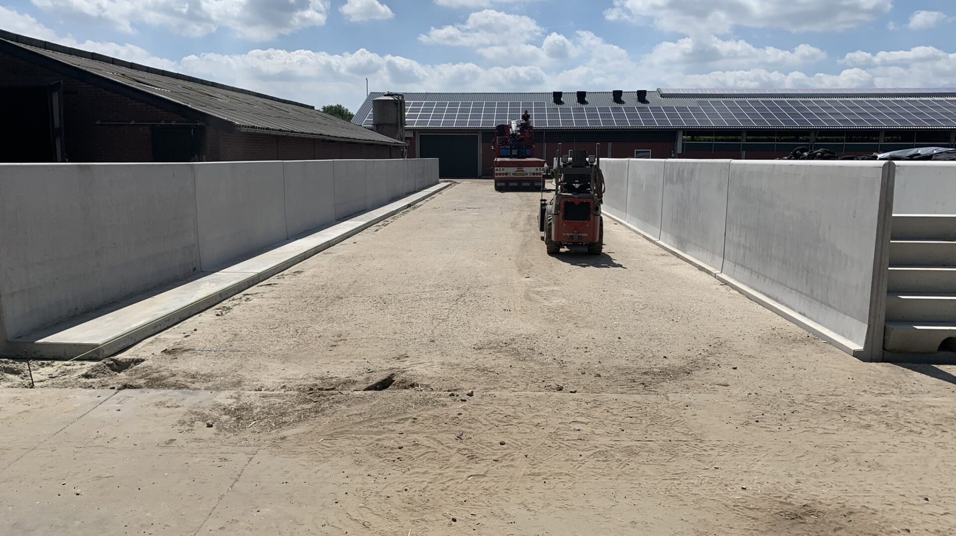 Bosch Beton - Sleufsilo's op geitenbedrijf van familie Krekels in Baexem (Limburg)