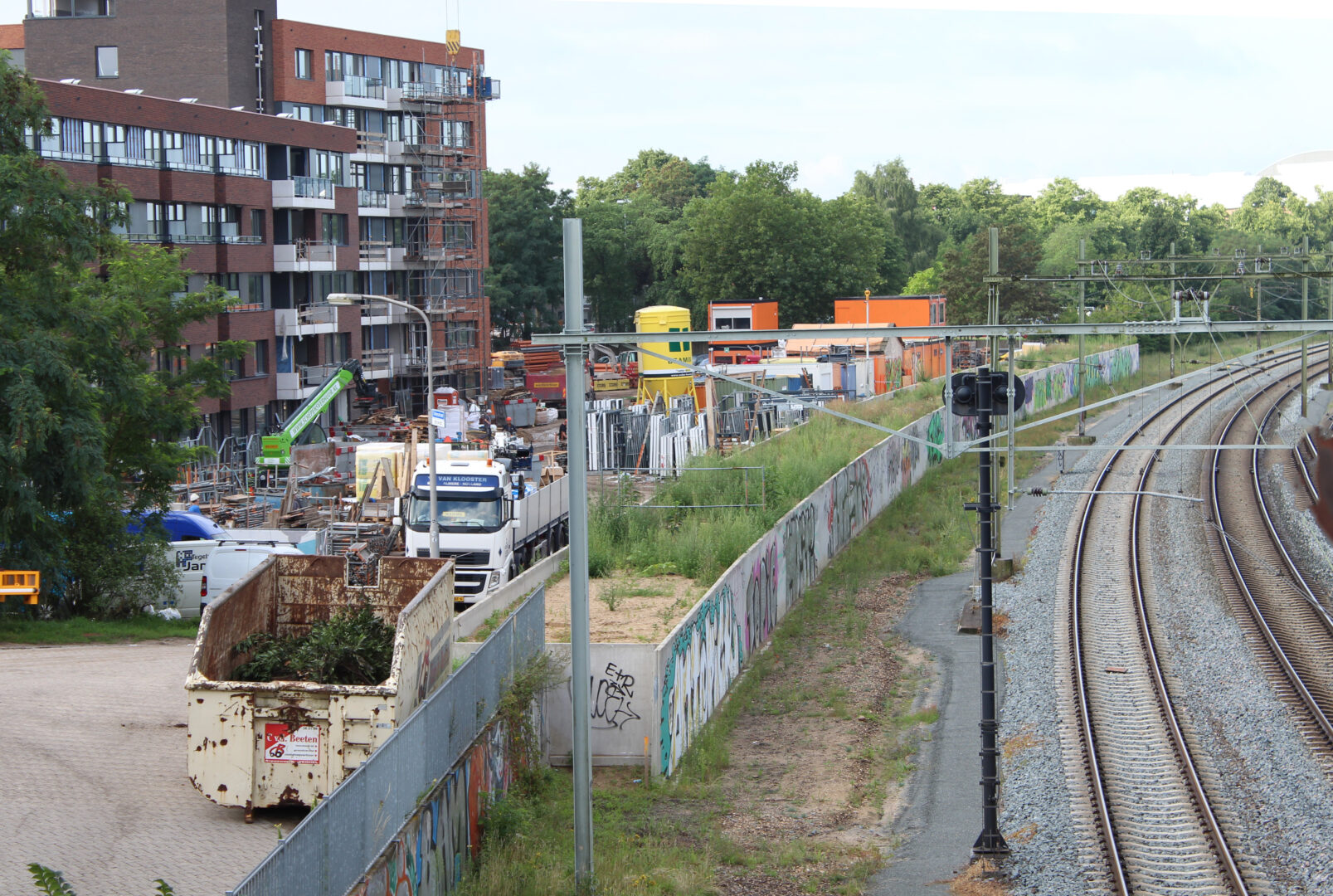 Bosch Beton - Keerwanden vormen geluidswal langs spoorlijn Nijmegen-Den Bosch