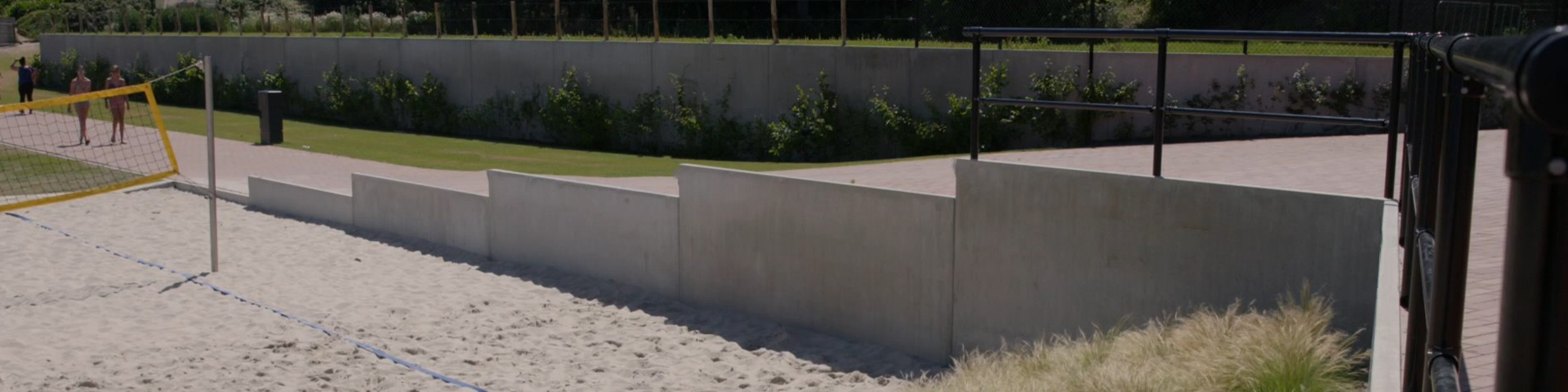 Bosch Beton - Keerwanden als afscheiding en geluidsscherm op recreatiepark BillyBird in Volkel