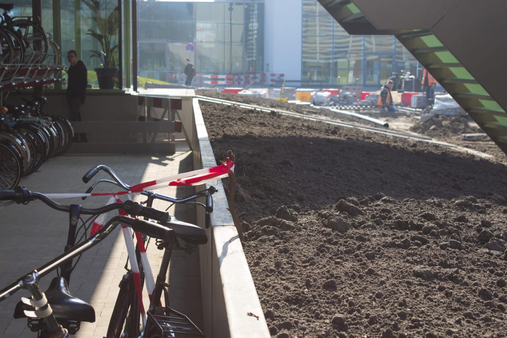 Bosch Beton - Keerwanden voor architectonische fietsenstalling TU Delft