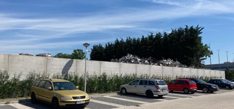 Bosch Beton keerwanden als terreinafscheiding in Roosendaal